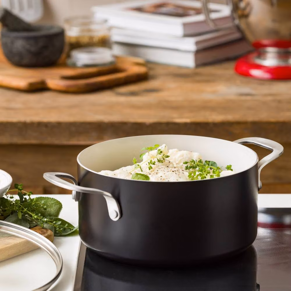 KitchenAid Aluminium Ceramic Non-Stick Casserole Dish with Glass Lid, Black, Diameter: 24 cm – 8