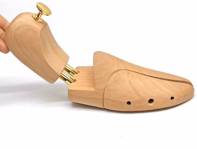 KORVIXA Brown Wooden Shoe Stretchers for Men and Women, W/D/H: 40 x 30 x 30 cm – 1