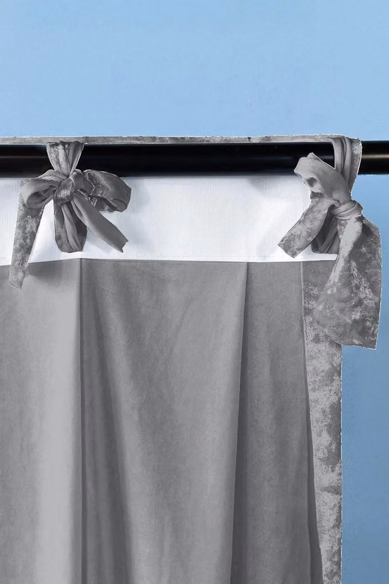 Neel Blue Velvet Backdrop in Silver, W: 4 m, H: 1 m