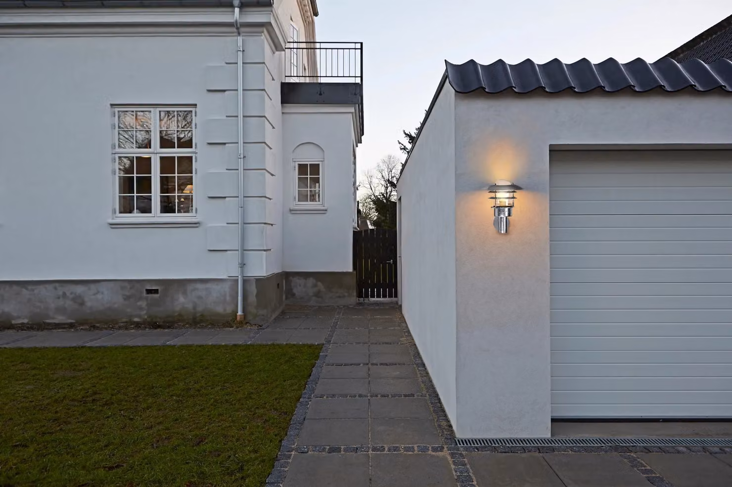 Nordlux Lønstrup Outdoor Wall Light in Silver Galvanised Steel with E27 Socket and IP44 Rating – 2