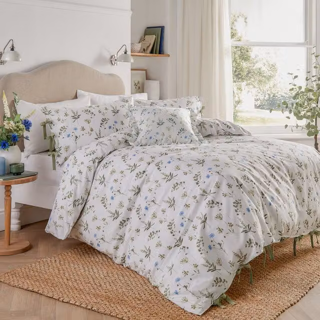 Make It A Home Meadow Cotton Floral Duvet Cover Set in White and Blue, 180 x 200 cm
