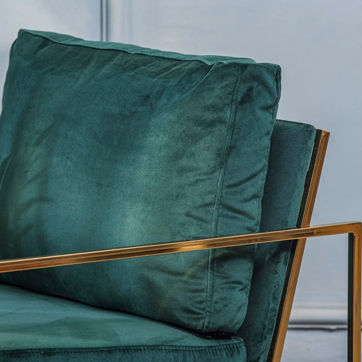 Nordlys Modern Green Velvet Lounge Chair with Armrests and Metal Frame – 4