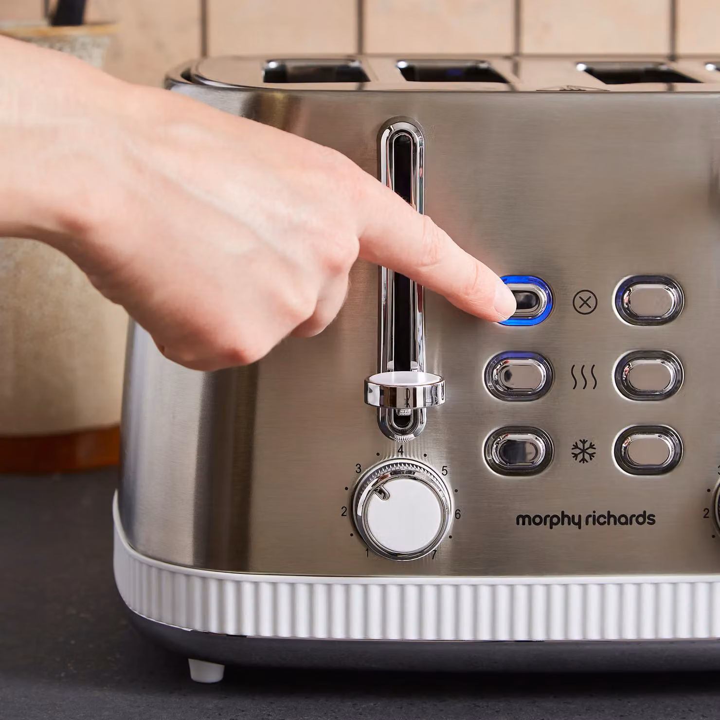 Morphy Richards Mexborough 4 Slice Toaster in Black and White with Stainless Steel Finish and Timer – 6