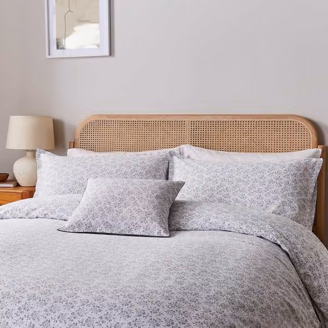 Murmur Mae Cotton Percale Floral Duvet Cover and Pillowcase Set, Grey, W/D/H: 140 x 200 cm – 1