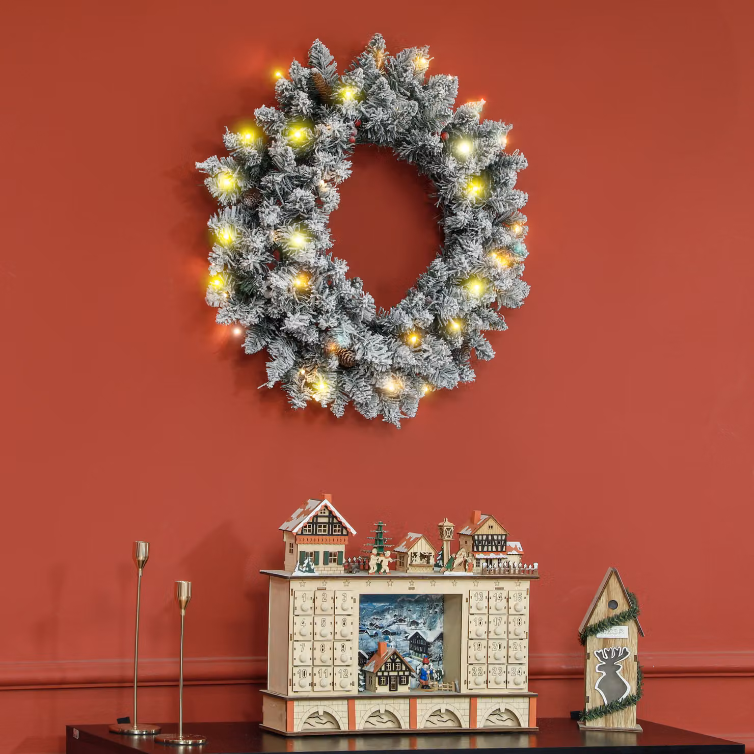 HOMCOM Pre-Lit Christmas Wreath with LED Lights and Pine Cones, Green, Diameter: 60 cm – 4
