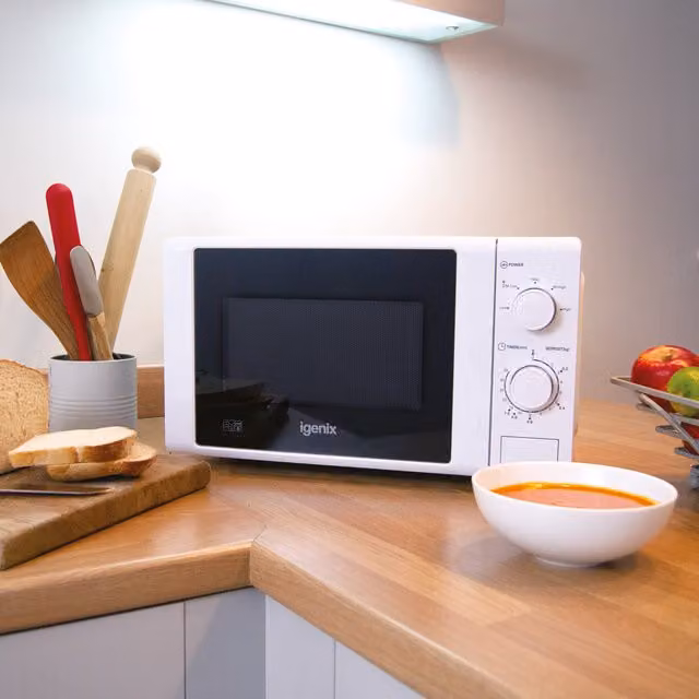 Igenix 20L 700W Solo Manual Countertop Microwave - White