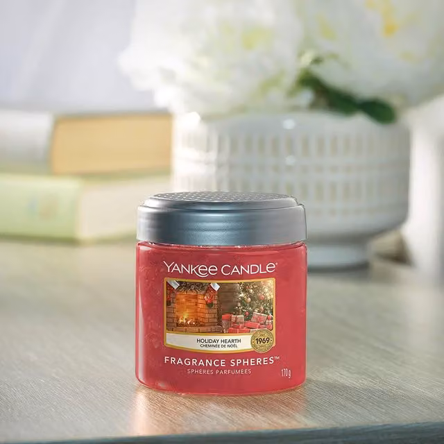 Yankee Candle Classic Fragrance Spheres Holiday Hearth in Red