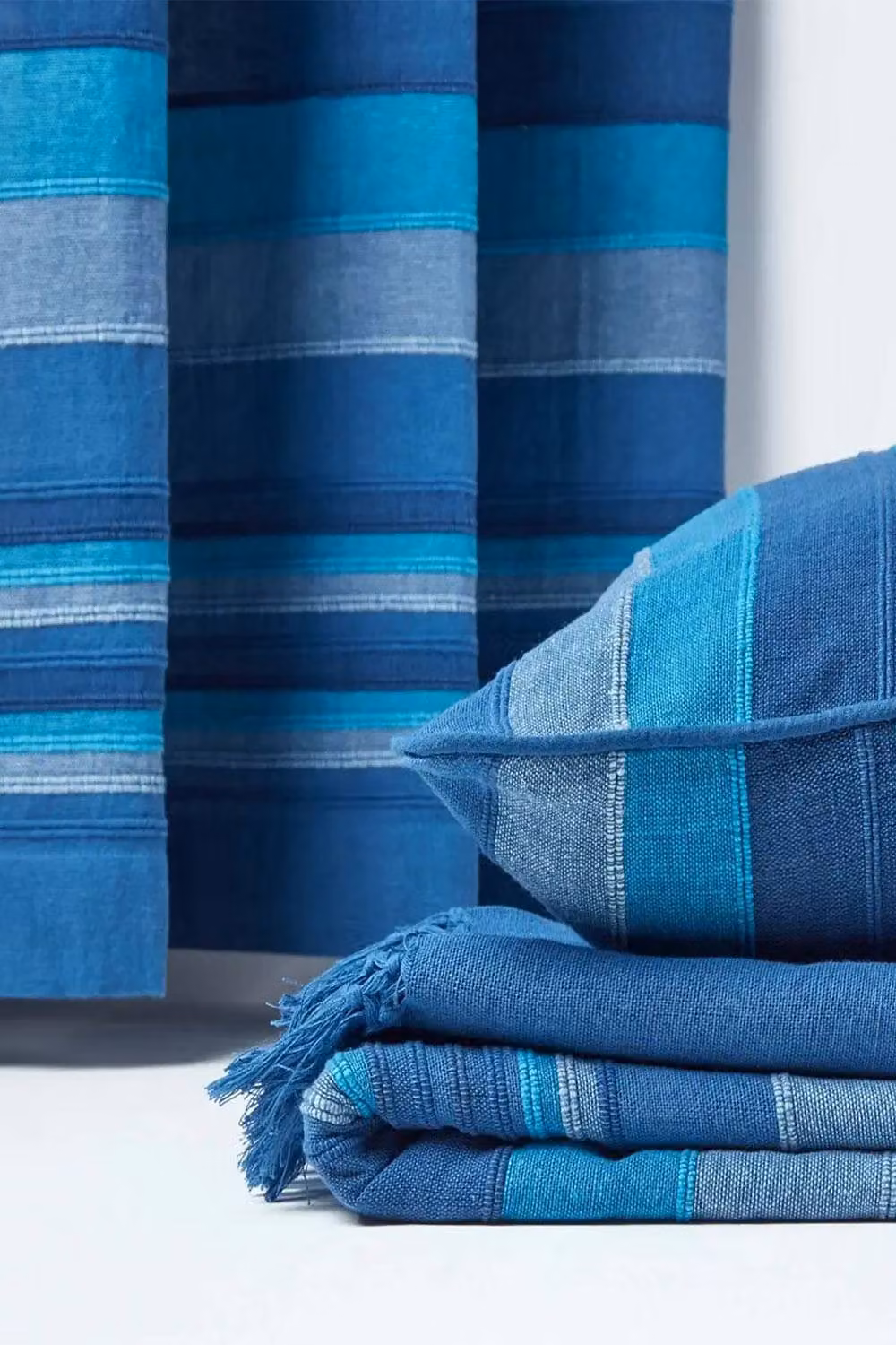 Homescapes Blue Morocco Striped Cotton Eyelet Curtain Pair, Width: 140 cm, Drop: 137 cm – 3