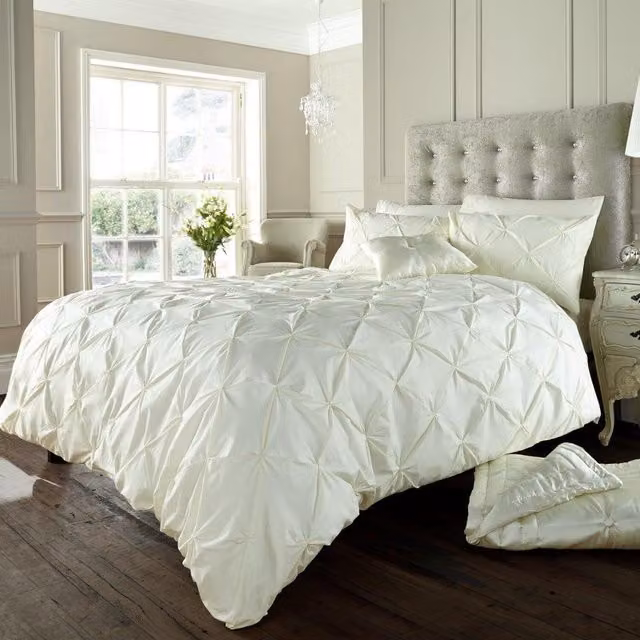 Smart Living Dotted Duvet Cover and Pillowcase Set in Beige and White, Cotton Polyester Blend, Duvet Cover W: 135 cm, H: 200 cm, Pillowcase W: 50 cm, H: 75 cm