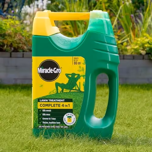 Miracle-Gro Complete 4-in-1 Lawn Treatment for Weeds, Covers up to 80 m2 – 4