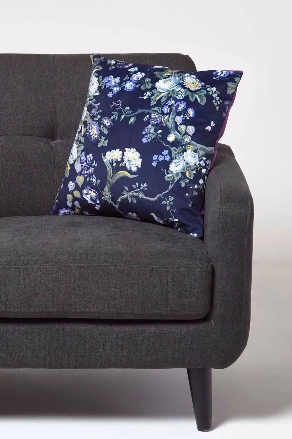 Homescapes Floral Midnight Garden Reversible Velvet Cushion in Navy and Purple, W/D/H: 46 x 46 x 46 cm – 2