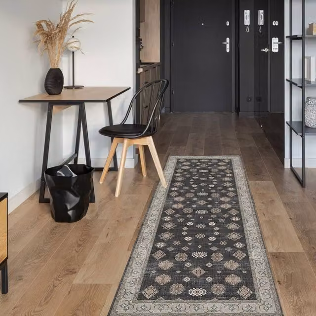 The Rug Shop UK Black Bordered Floral Traditional Machine Woven Stain-Resistant Polyester Rug, W: 120 cm, D: 170 cm – 1