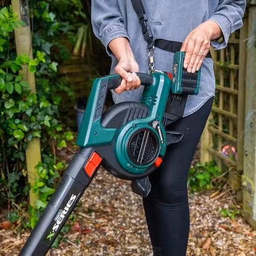 Webb 40V (2 x 20V) Blower and Vacuum in Green with 2 x 4Ah Rechargeable Batteries and Charger – 3