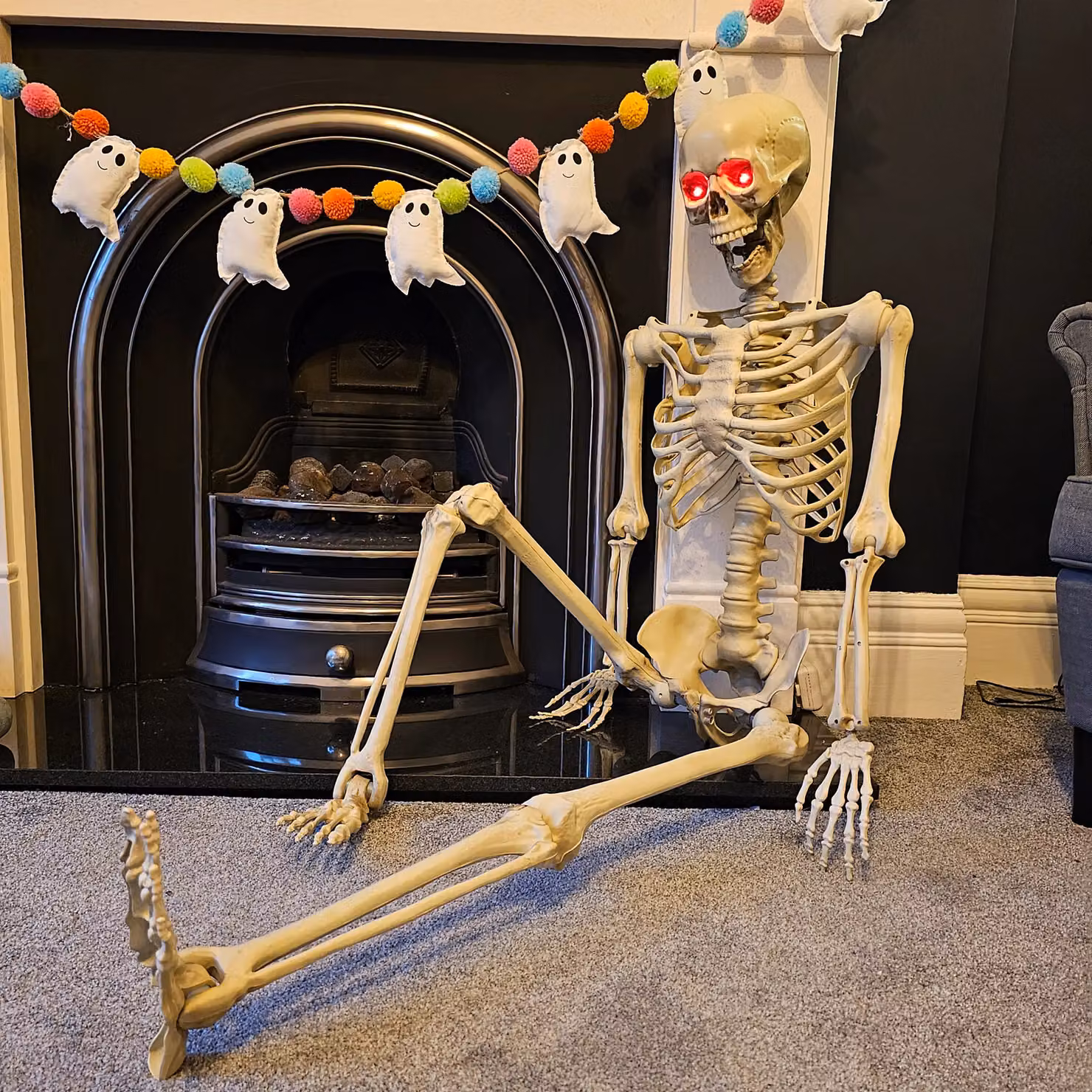 Samuel Alexander 150cm Full Body Halloween Skeleton Decoration with Movable Joints and LED Eyes in White – 3