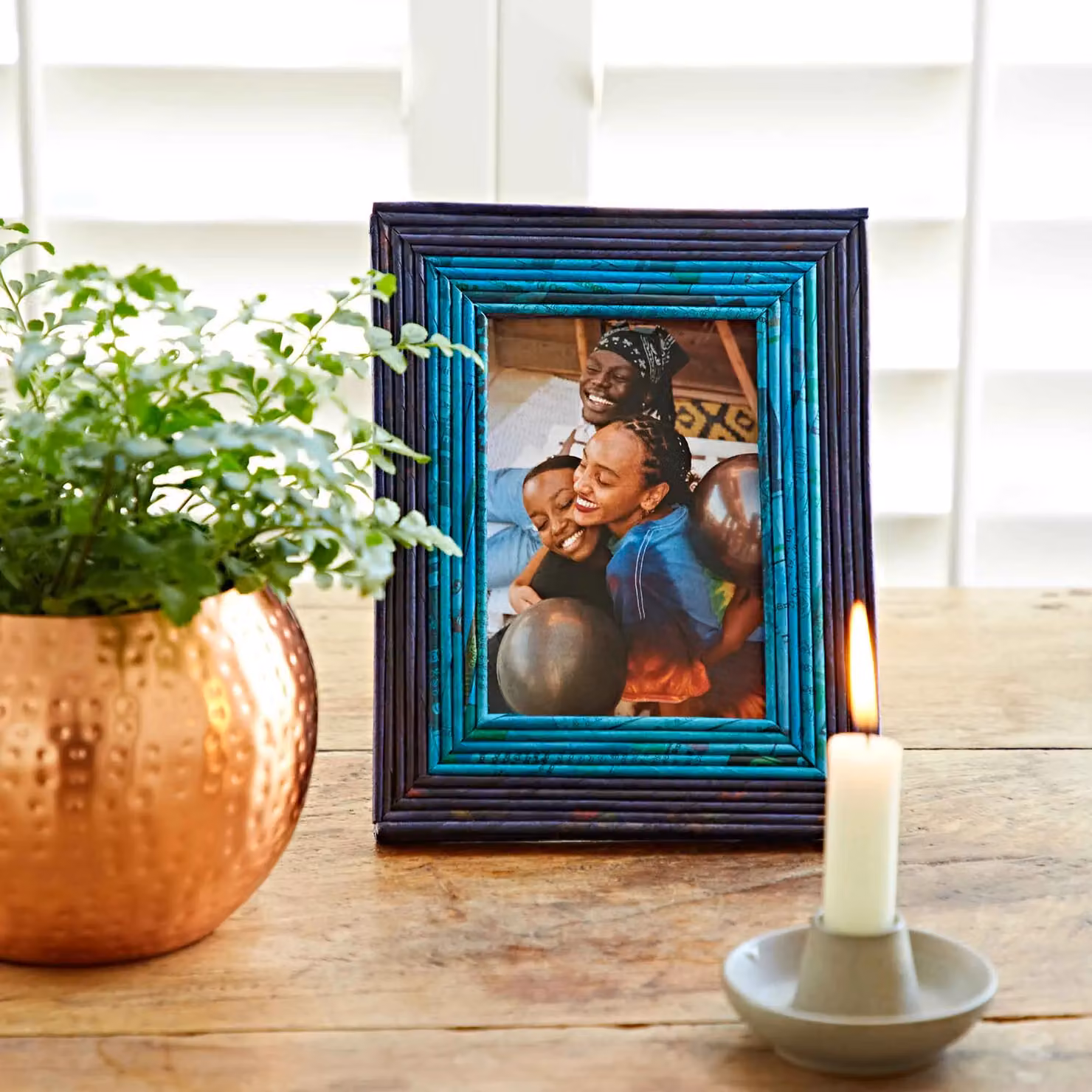 Paper High Reclaimed Newspaper Single Photo Frame in Blue, Rectangular Tabletop Design, W/D/H: 20.0 x 1.6 x 25.3 cm – 4