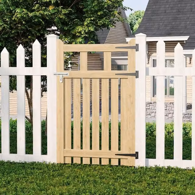 Livingandhome Spruce Wood Garden Fence Gate with Raised Sides in Brown, W: 76 cm, H: 120 cm