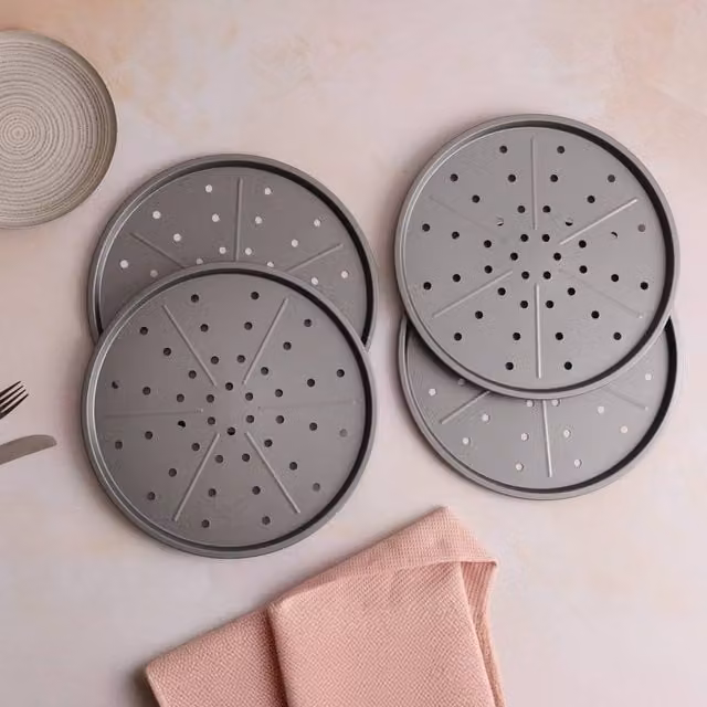 Betterware Essentials Set of 4 Non-Stick Round Carbon Steel Pizza Trays in Silver, Diameter: 33 cm