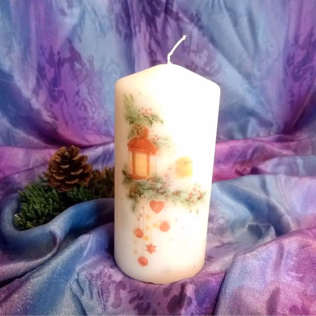 Viki Christmas Floral Robin Pillar Candle, White, Round Tabletop Design
