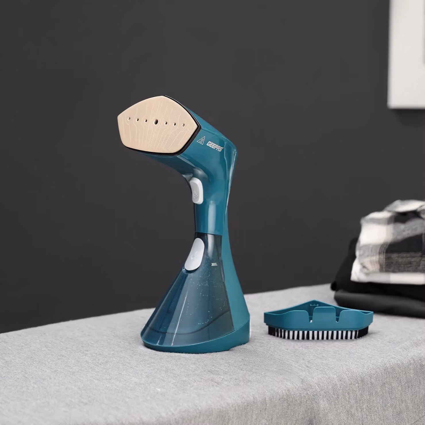 Geepas Handheld Garment Steamer with Fabric Brush Attachment in Blue – 2