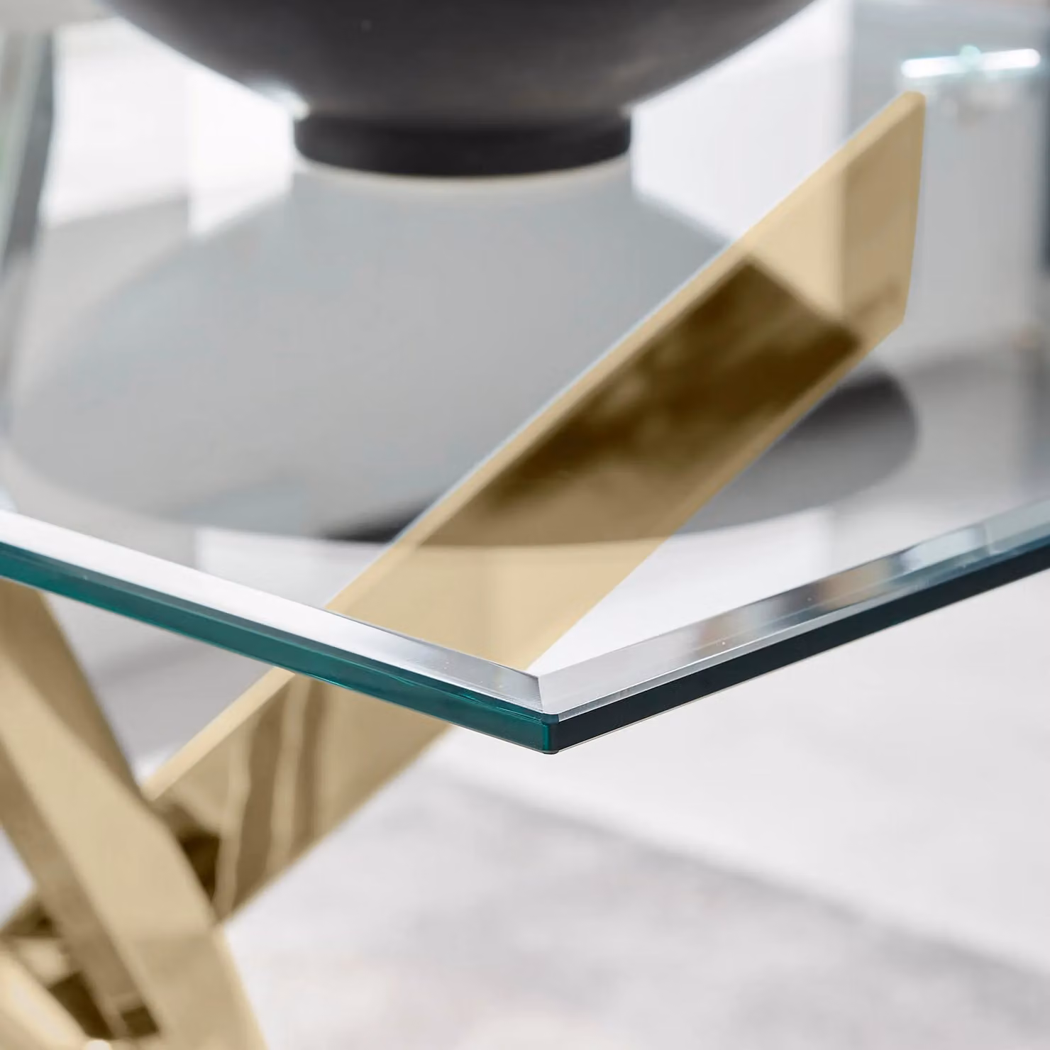 FurnitureboxUK Leonardo Modern 6-Seater Rectangular Glass Dining Table with Gold Metal X-Frame, Width: 150 cm – 3
