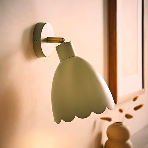 ValueLights Millie Scallop Adjustable Wall Light in Green with Bulb Included – 2