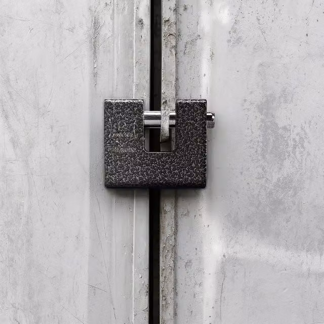 Lifeideas Metal Heavy Padlock in Black with 4 Keys