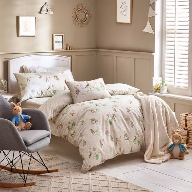 Peter Rabbit Classic Reversible Cotton Duvet Cover Set in Beige and Silver, 140 x 200 cm