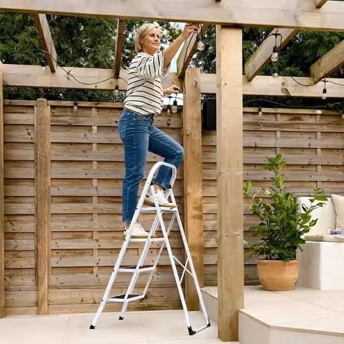 VonHaus 4-Step Steel Folding Step Ladder in White with 150kg Max Capacity – 7