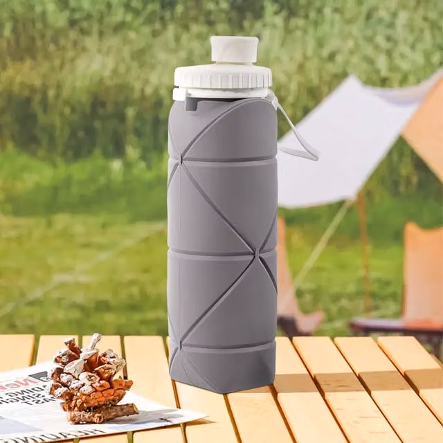 Livingandhome Collapsible Silicone Water Bottle, Grey, 600 ml, BPA-Free and Leakproof