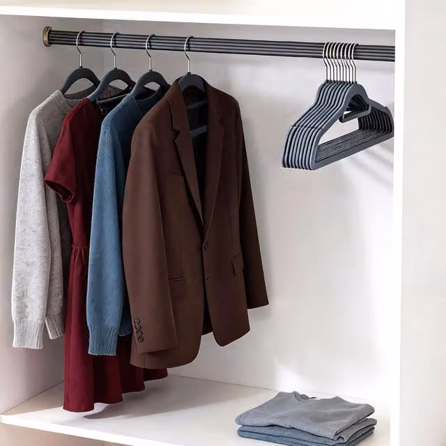 SONGMICS Non-Slip Velvet Flocked Hangers with Tie Bar and 360 Degree Swivel Hooks, Grey