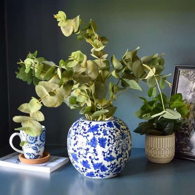 Madison & Mayfair Small Blue and White Floral Porcelain Ginger Jar, H: 19.0 cm, W: 19.0 cm, D: 19.0 cm
