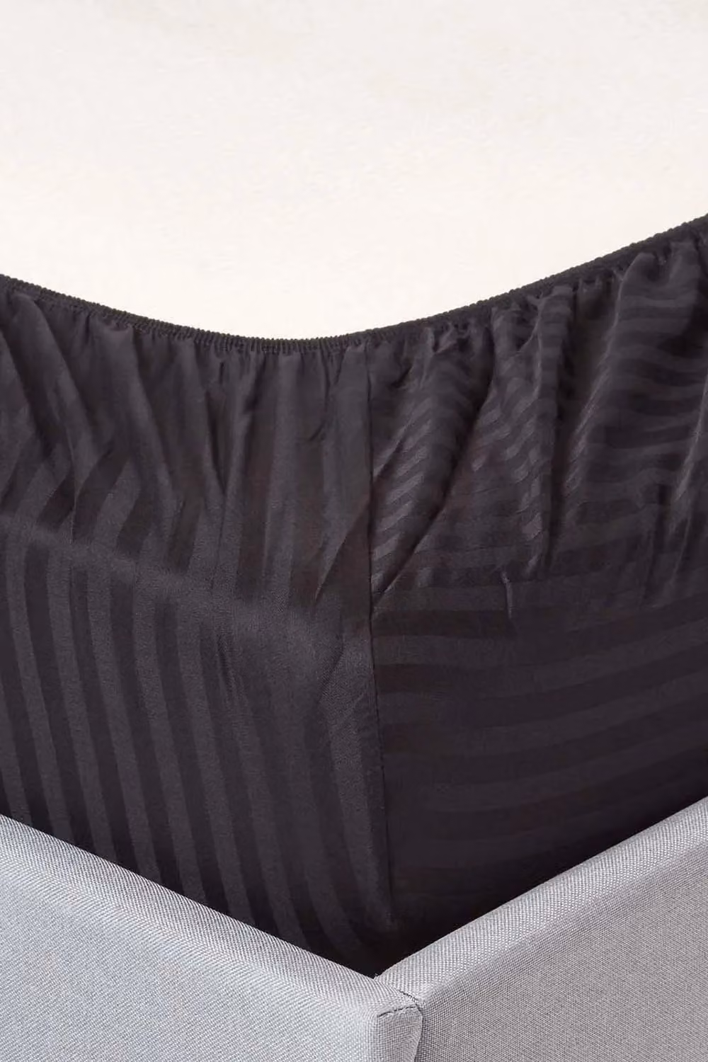 Homescapes Black Egyptian Cotton Mako Satin Stripe Fitted Sheet, Double, 330 Thread Count – 2