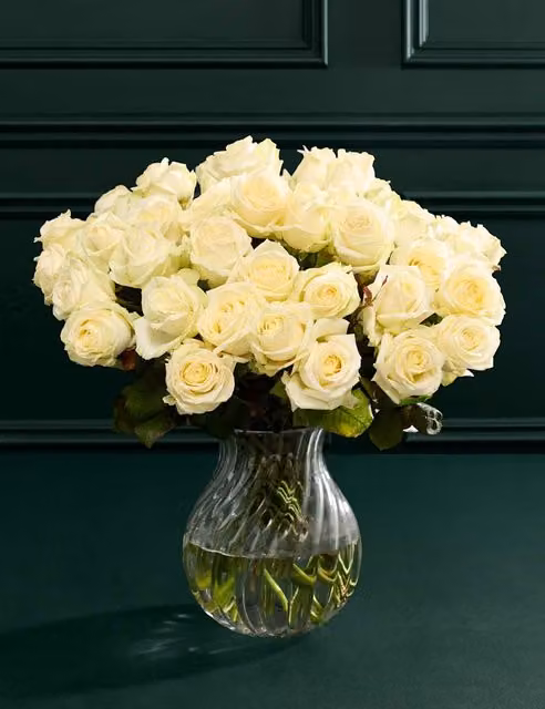 M&S Flower Market Avalanche Rose Bouquet in White with Glass Vase