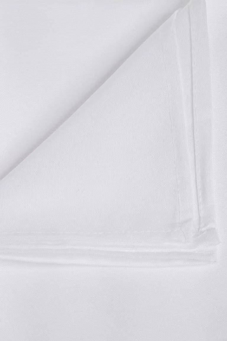 Neel Blue Round Polyester Tablecloth in White, 274 cm Diameter