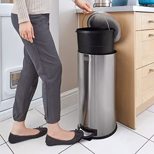 Black+Decker 30 Litre Stainless Steel Dome Kitchen Pedal Bin with Soft Close Lid and Removable Inner Bucket in Silver – 2