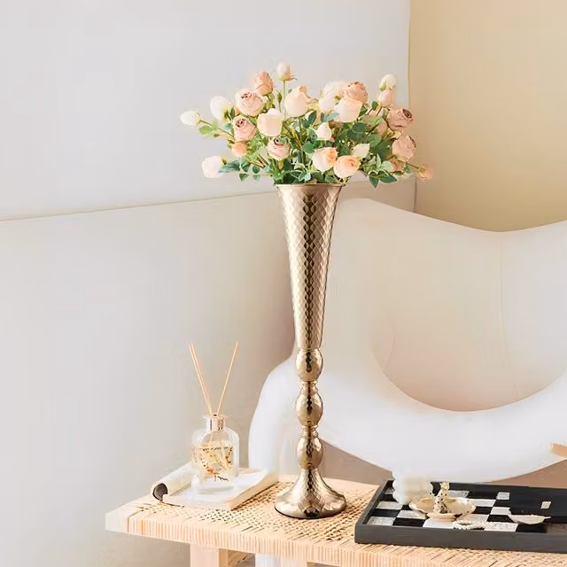 Livingandhome Modern Geometric Gold Metal Tabletop Vase