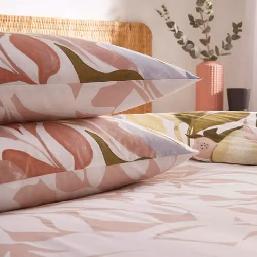 Riva Home Amarosa Reversible Floral Duvet Cover and Pillowcase Set in White – 2