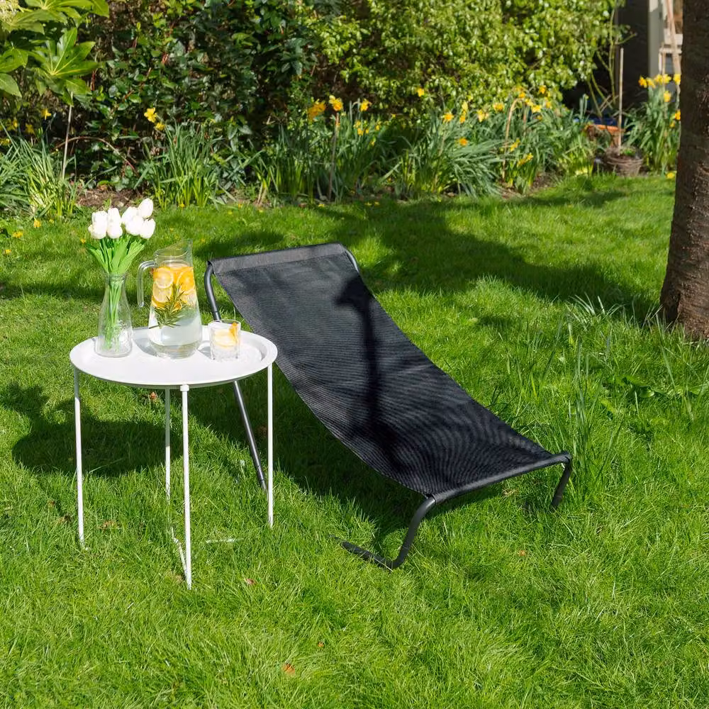 Harbour Housewares Folding Beach Lounger in Matt Black with Textilene Fabric and Powder Coated Steel Frame – 4