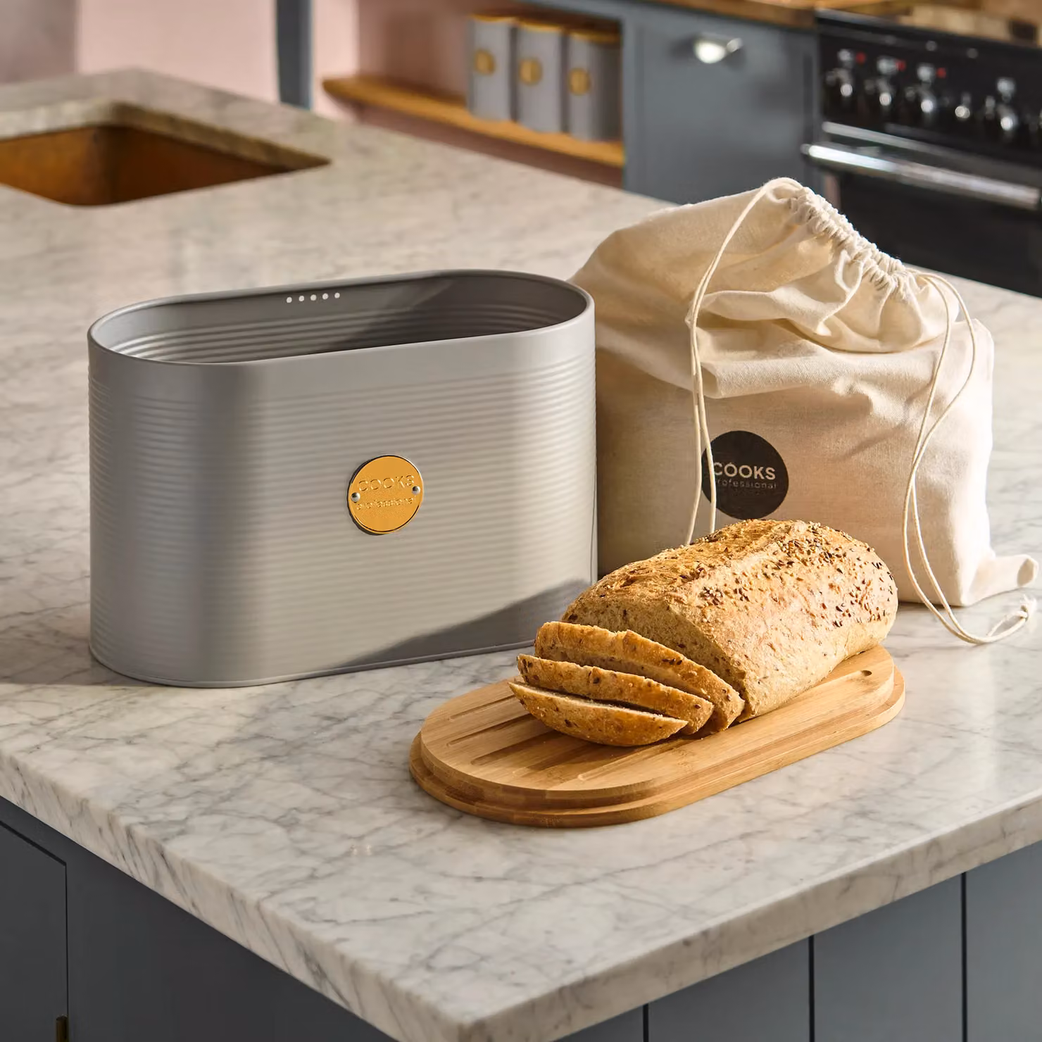 Cooks Professional Ribbed Bread Bin with Bamboo Cutting Board Lid and Linen Bag, Grey and Gold – 2