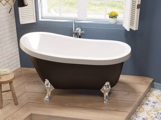 Vente-unique Retro Freestanding Oval Acrylic Bathtub with Silver Lion Feet in Black, W/D/H: 145 x 74 x 77 cm – 1