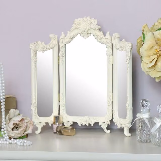 Melody Maison Shabby Chic Floral Triple Tabletop Mirror in Cream and White, W/D/H: 38 x 38 x 38 cm – 1