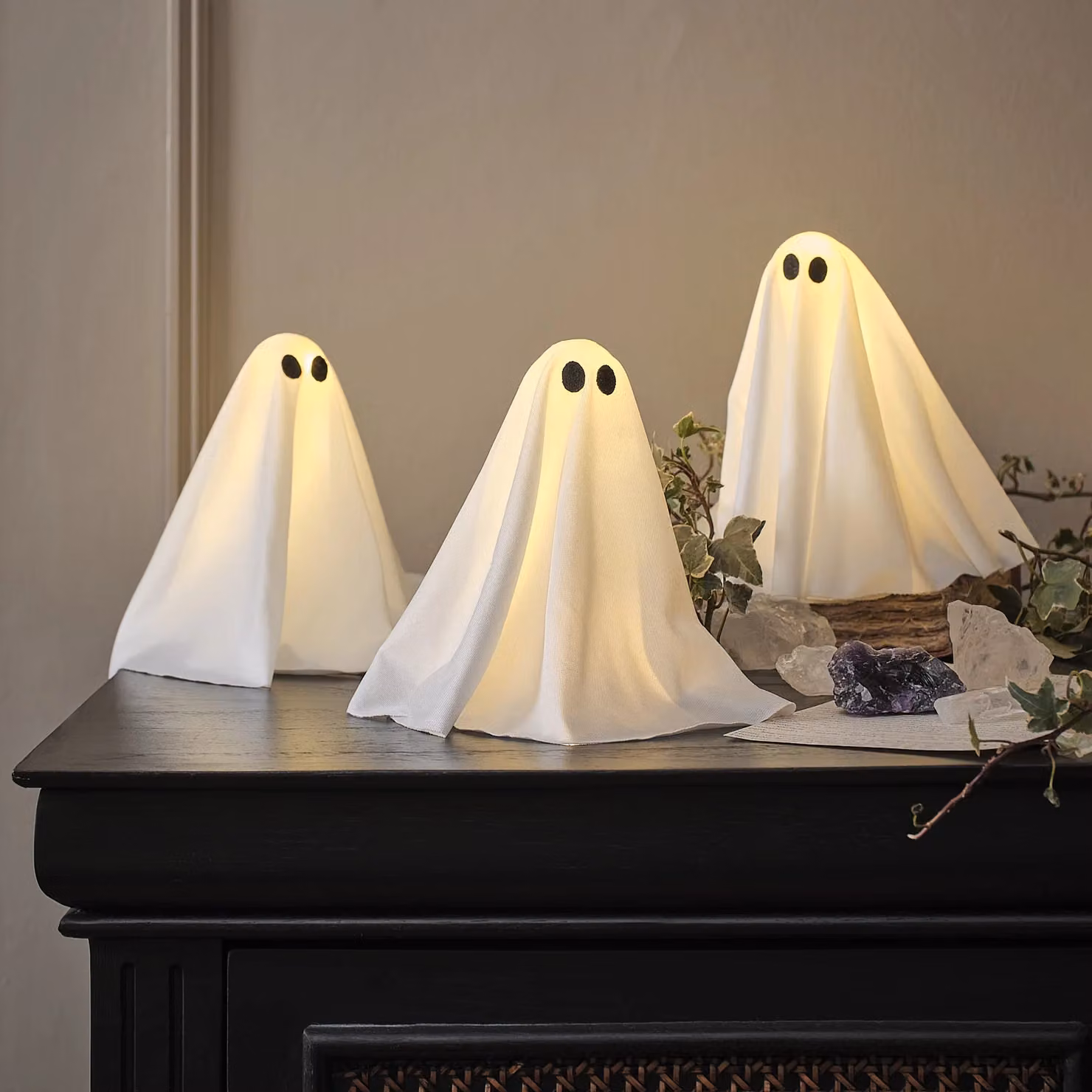 Lights4fun 3 Mini Eery Ghost Table LED Halloween Decorations in White and Black