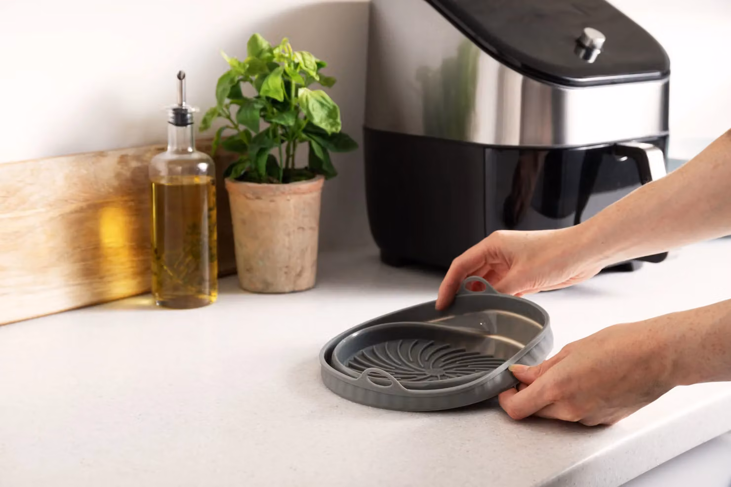 KitchenCraft Reusable Round Silicone Air Fryer Liner in Grey or Purple, W/D/H: 20 x 20 x 6 cm – 4