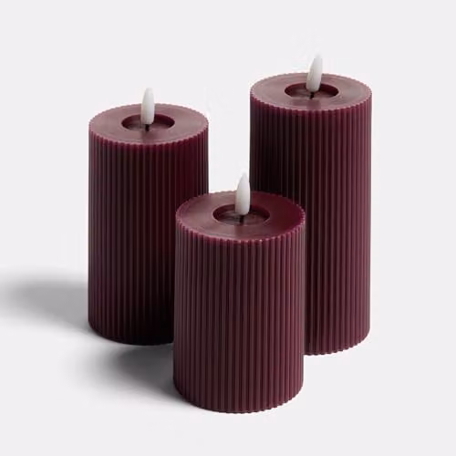 OHS Set of 3 Ribbed Flickering LED Battery Operated Flameless Pillar Candles in Red or Purple, H: 10.0 cm, W: 7.5 cm, D: 7.5 cm – 5