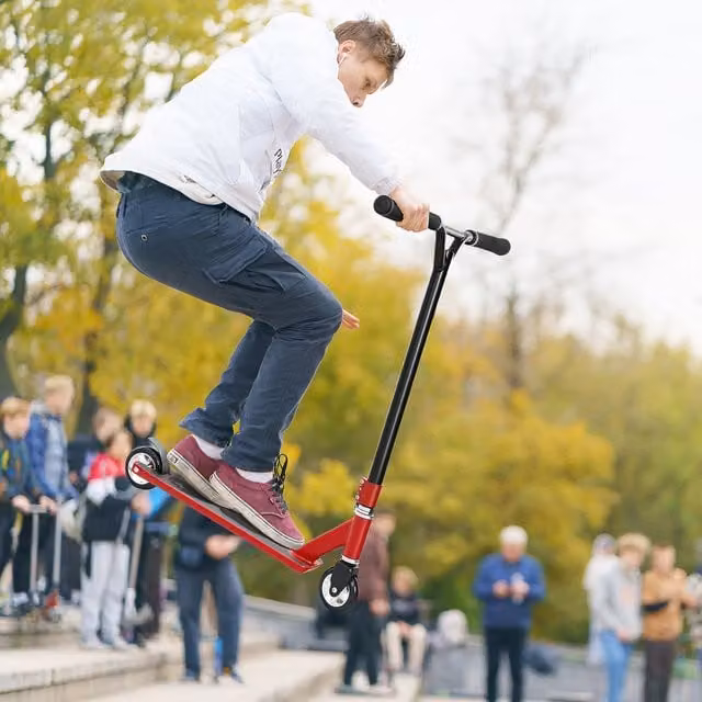 HOMCOM Red Metal Entry Level Stunt Scooter with Brake