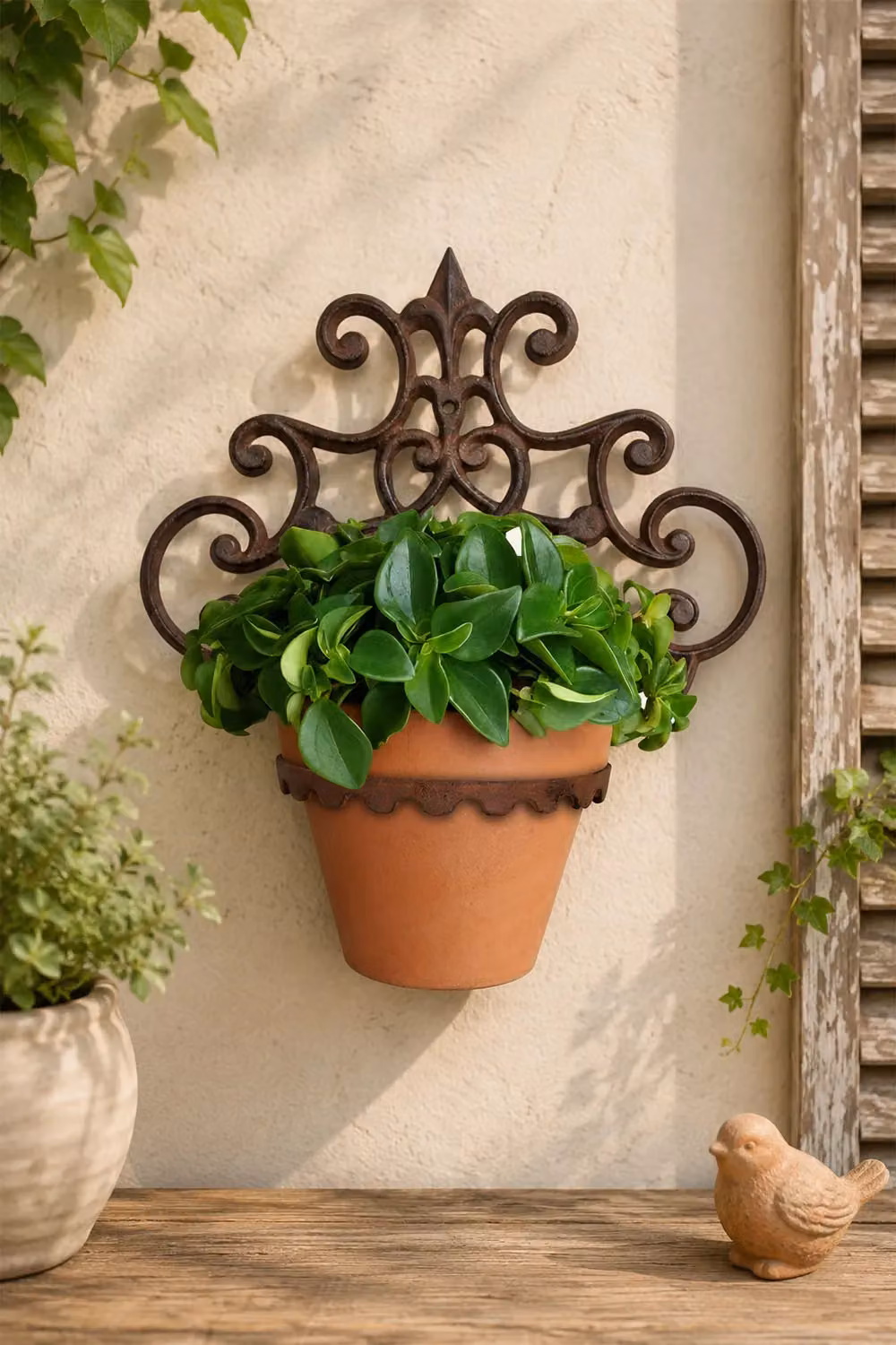 Homescapes Brown Cast Iron Parisian Style Wall Mounted Single Flowerpot Holder – 2