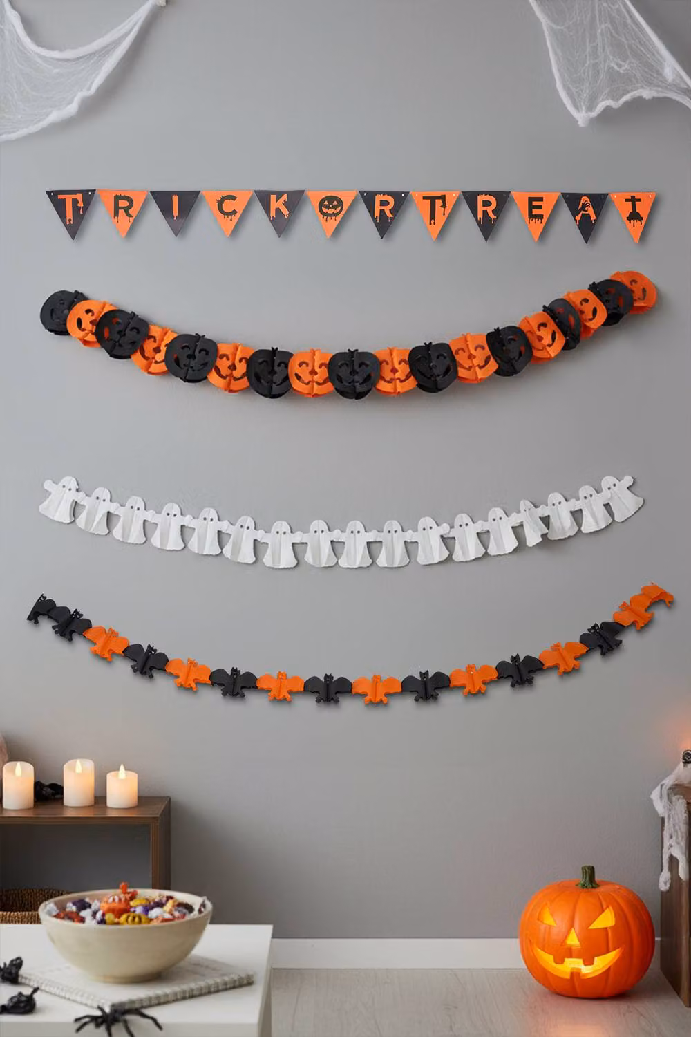 H&O Direct Halloween Hanging Paper Decoration Set with Letters and Animals in Orange, Black and Multicolour – 2
