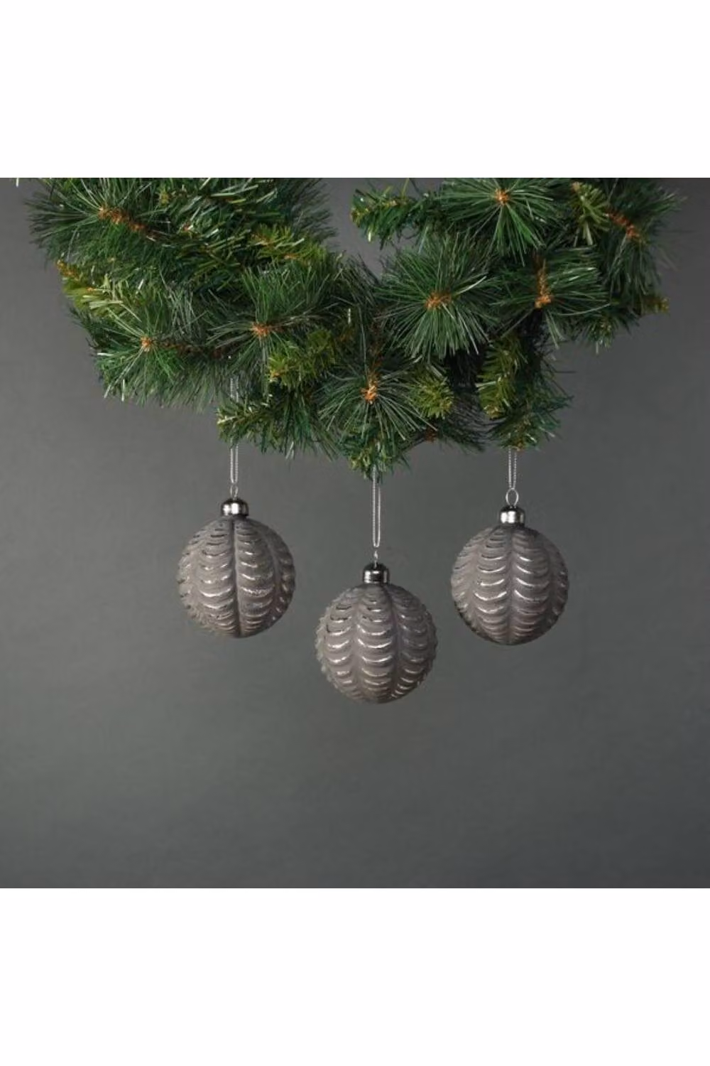 KDMD Naida Set of 4 Silver and Pewter Glass Frill Christmas Baubles, Diameter: 8 cm – 2