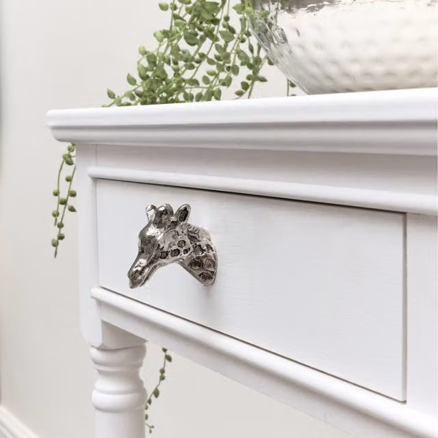 Melody Maison Polished Silver Metal Giraffe Drawer Knob