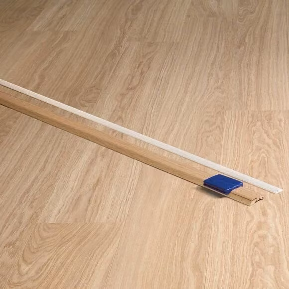XtraStep 5 in 1 Laminate Flooring Trim Moulding, Brown Oak, W: 4.8 cm, H: 1.3 cm, D: 1.3 cm
